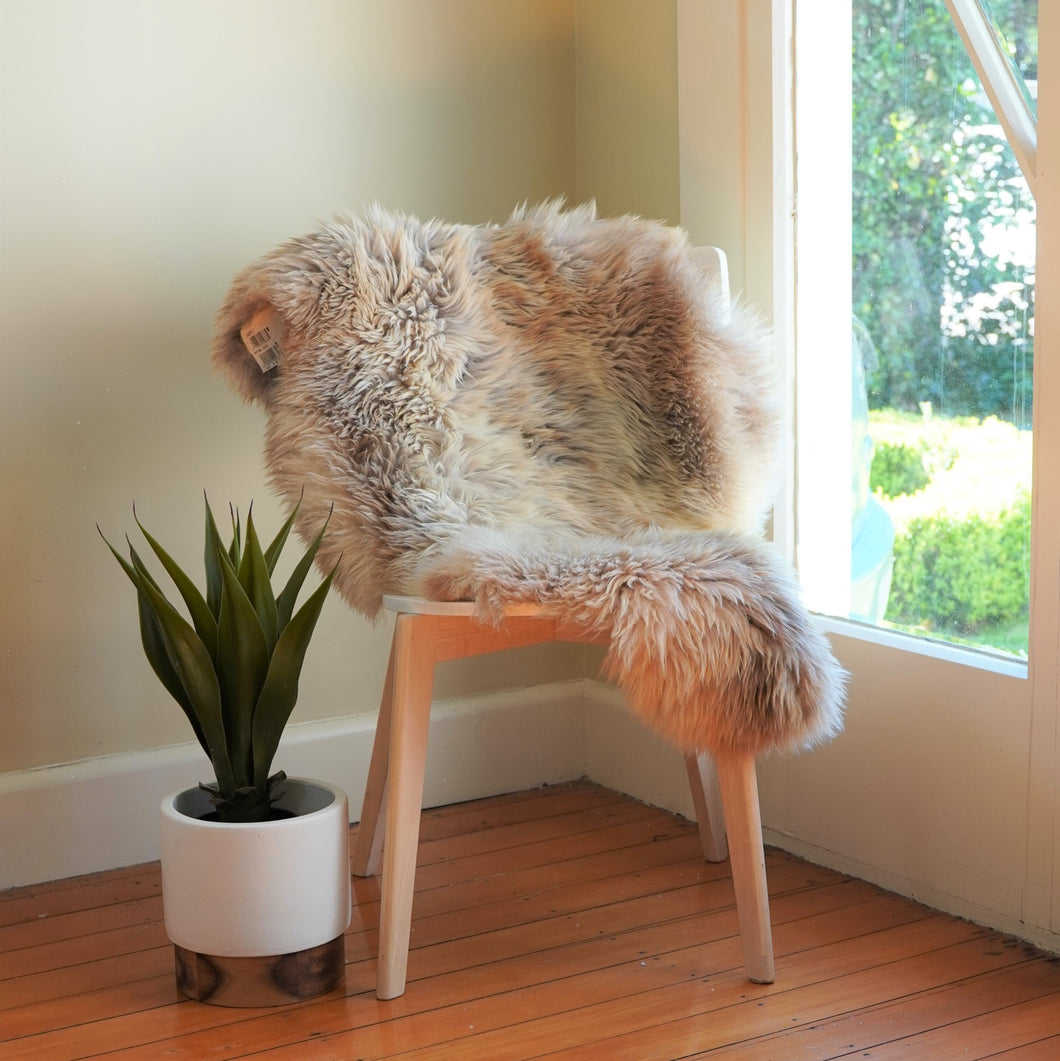 Naturally beautiful - Extra large spectaclular undyed sheepskin rug - white with grey undertones